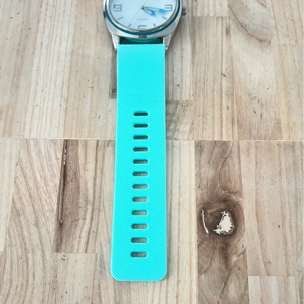 Gruen retro style silver tone silicone strap watch NEW BATTERY